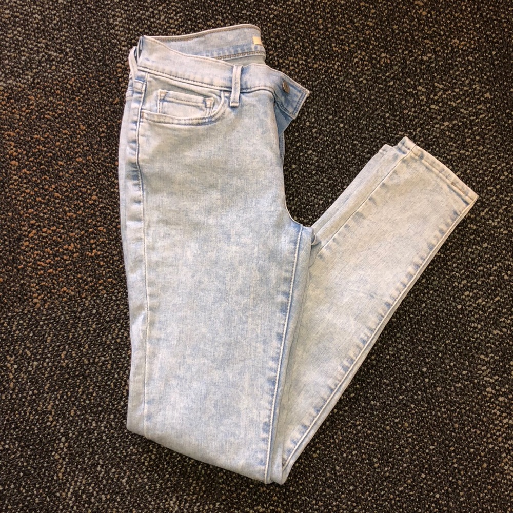 Light Wash Levi Skinny Jeans